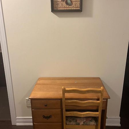 Cozy & Spacious Suite With Private Bathroom Near Toronto Airport ! Mississauga Exteriér fotografie