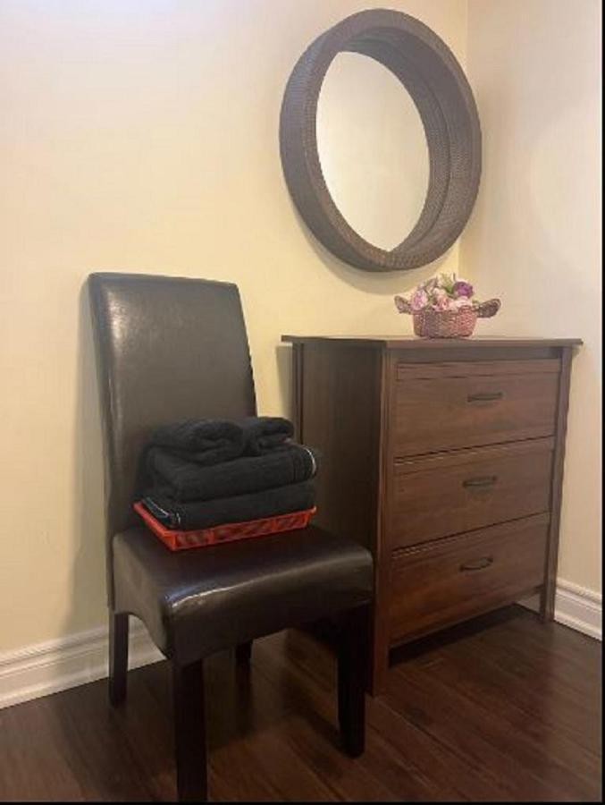 Cozy & Spacious Suite With Private Bathroom Near Toronto Airport ! Mississauga Exteriér fotografie