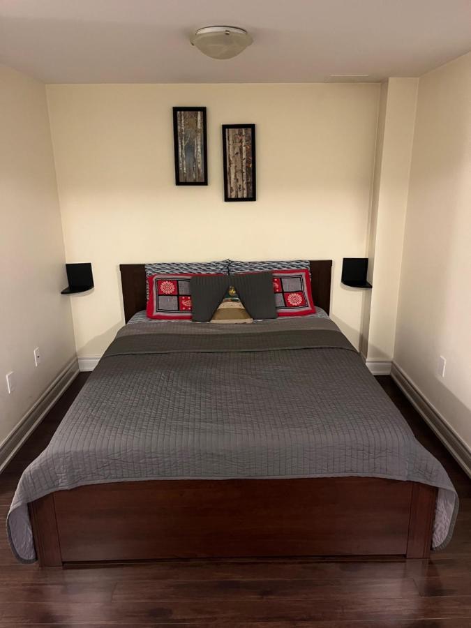 Cozy & Spacious Suite With Private Bathroom Near Toronto Airport ! Mississauga Exteriér fotografie